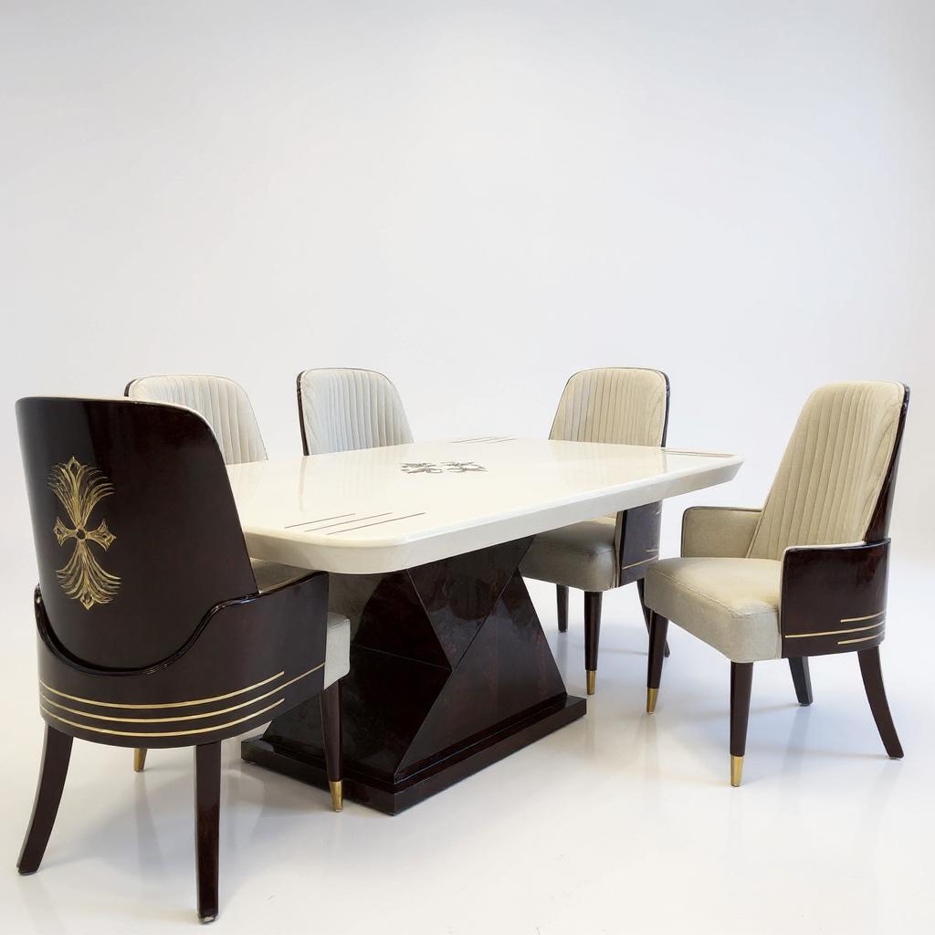 Chic Dining Table